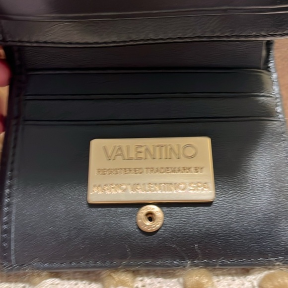 🤩Mario Valentino Black Bifold Wallet, Black. Like new used cond. NS VALENTINO 🔥 - Picture 4 of 7